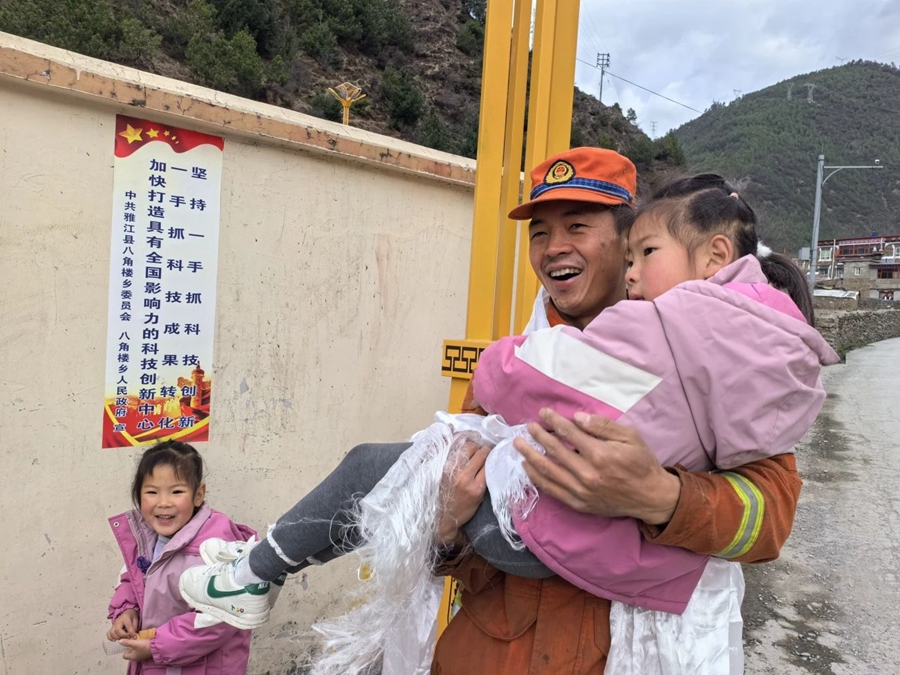 校友丨何泽民：在挺膺担当中刻画青春模样