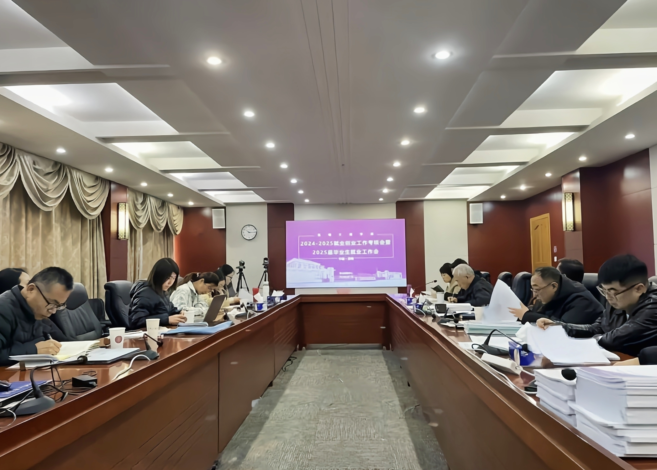 昆明文理学院召开2024-2025就业创业工作考核会暨2025届毕业生就业工作会