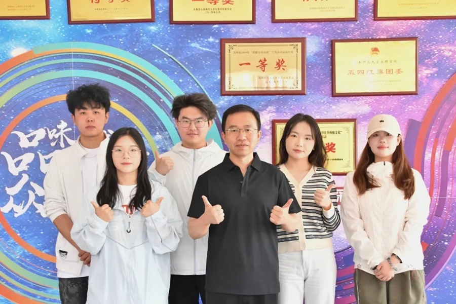 以设计为笔，绘文创故事 ——记昆明文理学院艺术传媒学院“321”文创设计团队