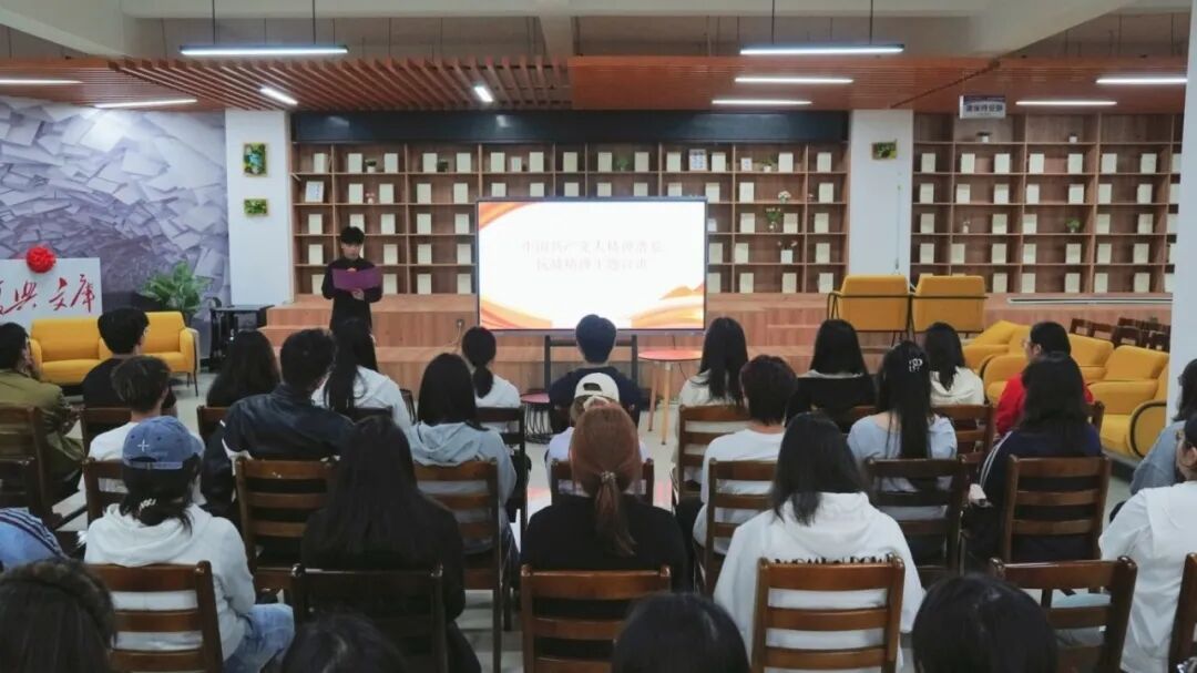 “声”入人心！昆明文理学院开展“中国共产党人精神谱系”户外宣讲会