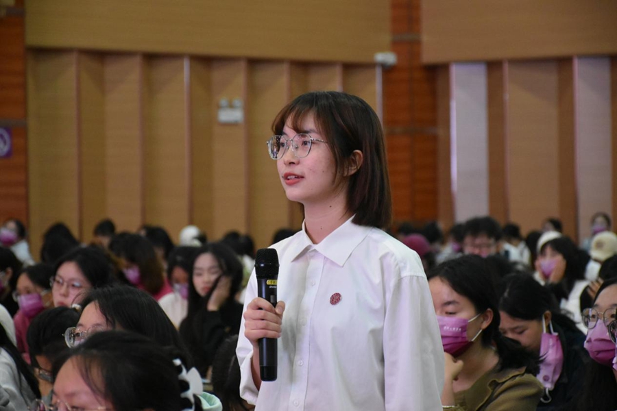 1686365029156972.jpg 学生提问.jpg