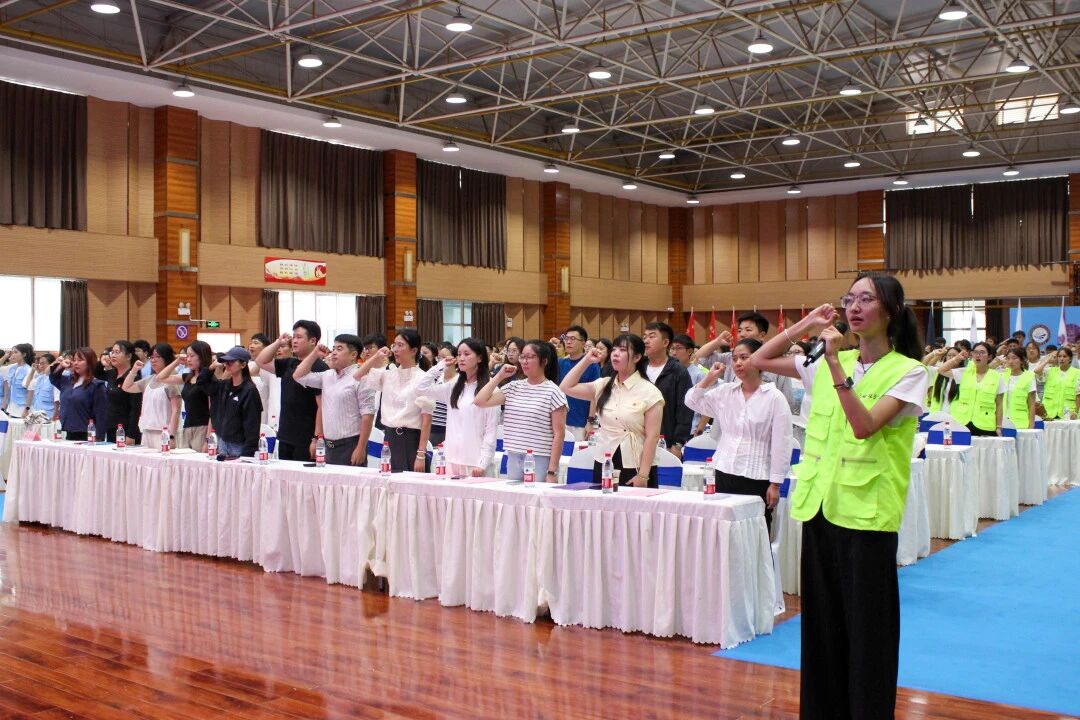 昆明文理学院举行2026年暑期“三下乡”社会实践活动授旗仪式-11 昆明文理学院举行2026年暑期“三下乡”社会实践活动授旗仪式-11