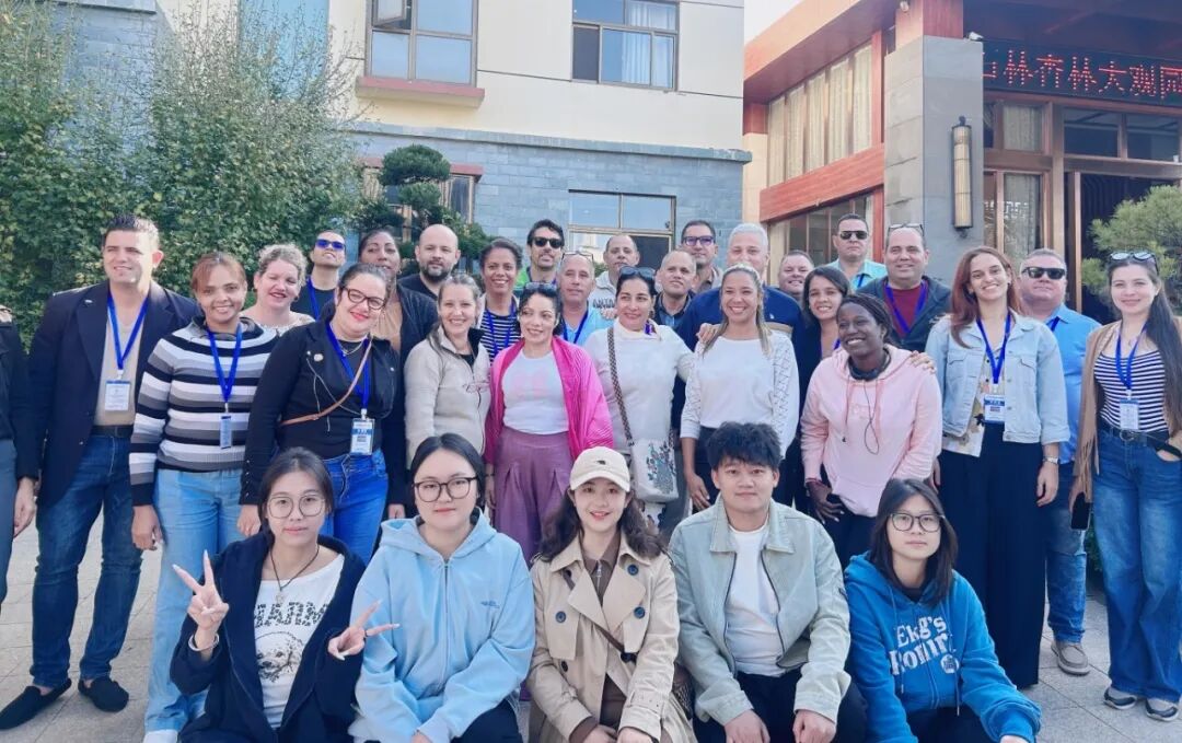西班牙语专业师生圆满完成古巴国家文旅培训班志愿翻译服务